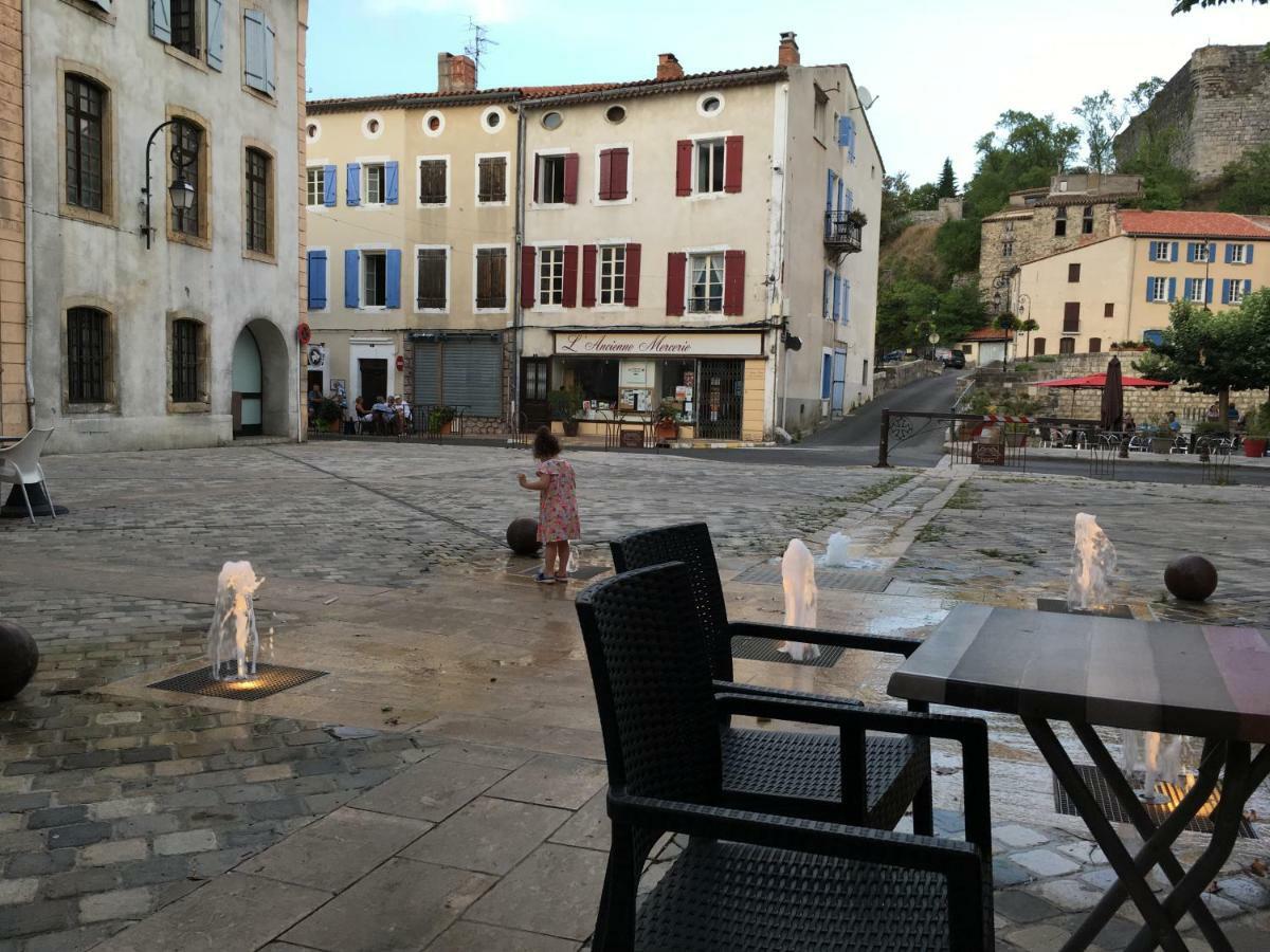 Entre L'Eglise Et La Place Villa Quillan Exterior photo